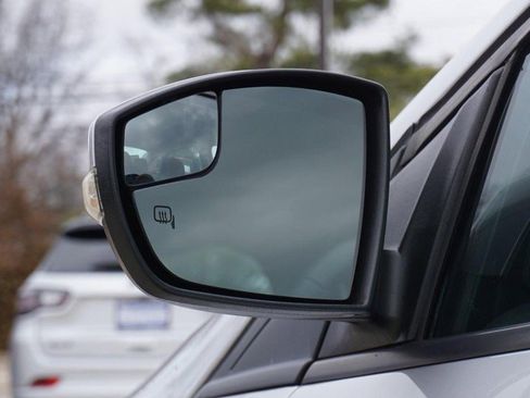 Used 2018 Ford Focus SE w/ Cold Weather Package image 12