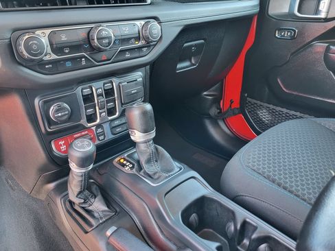 Used 2024 Jeep Wrangler Unlimited Rubicon 4xe AWD/4WD image 23