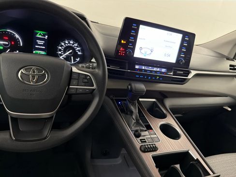 Used 2021 Toyota Sienna LE FWD image 19