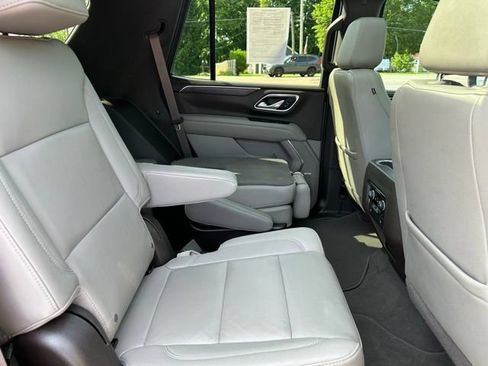 Used 2022 Chevrolet Tahoe LT w/ Luxury Package AWD/4WD image 18