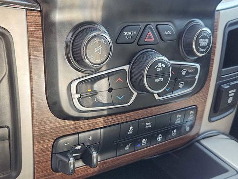 Used 2018 RAM 2500 Laramie w/ Convenience Group AWD/4WD image 16