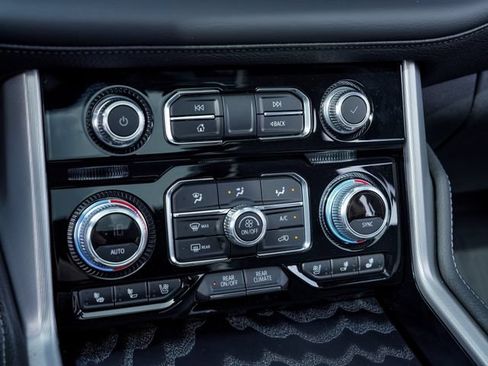 Used 2024 GMC Yukon XL Denali w/ Denali Reserve Package AWD/4WD image 19