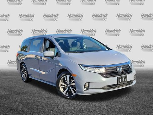 Used 2023 Honda Odyssey Touring image 2