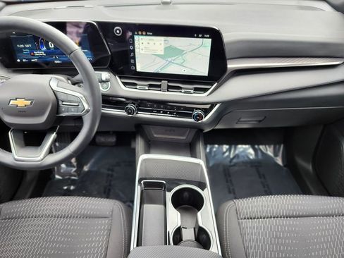 Used 2025 Chevrolet Equinox LT w/ Safety and Technology Package image 12