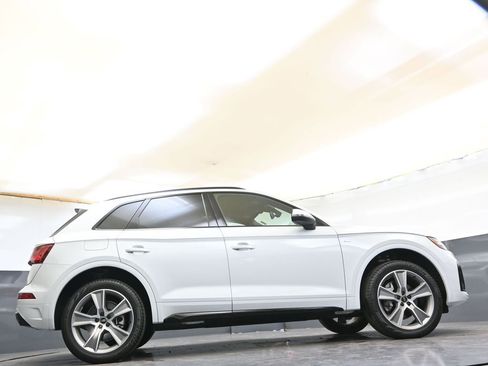 Used 2025 Audi Q5 2.0T Premium w/ Convenience Plus Package AWD/4WD image 45