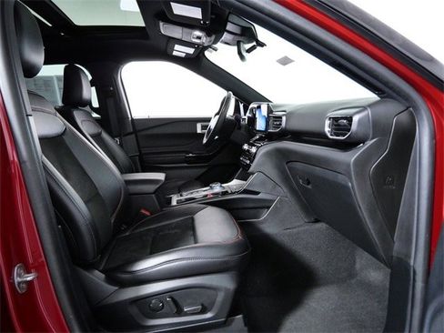 Certified 2023 Ford Explorer ST-Line w/ Class IV Trailer Tow Package image 10