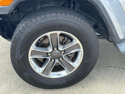 Used 2019 Jeep Wrangler Unlimited Sahara w/ Safety Group AWD/4WD image 5