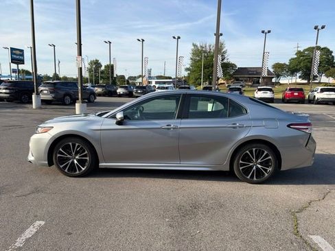 Used 2020 Toyota Camry SE FWD image 7