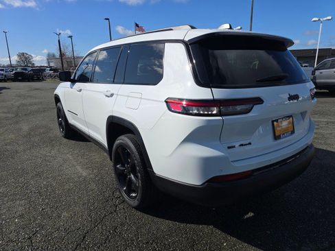 Certified 2023 Jeep Grand Cherokee L Altitude AWD/4WD image 5