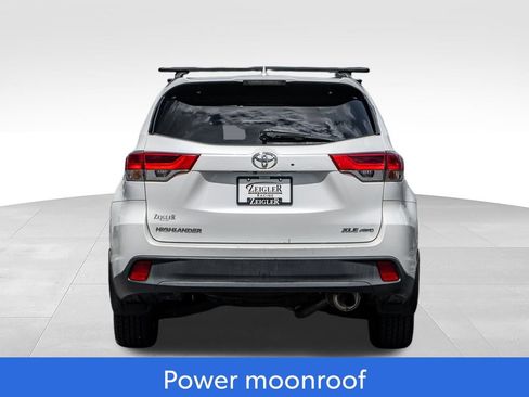 Used 2017 Toyota Highlander XLE AWD/4WD image 6