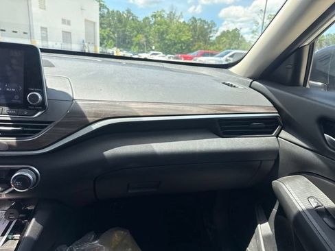 Used 2024 Nissan Altima 2.5 SV FWD image 38