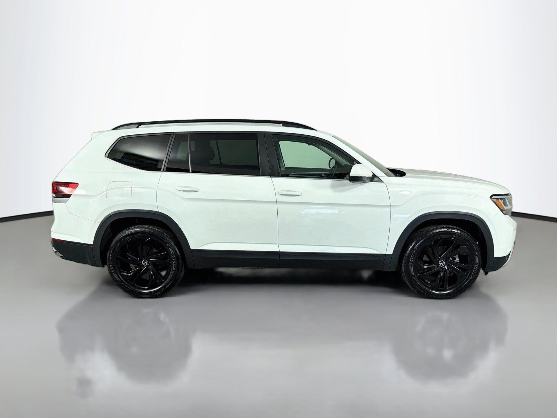 Certified 2023 Volkswagen Atlas SE w/ Panoramic Sunroof Package FWD image 4