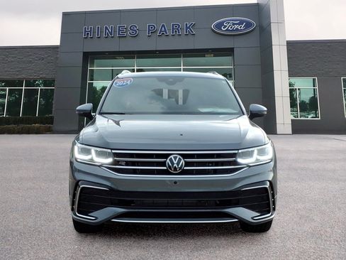 Used 2024 Volkswagen Tiguan SEL R-Line AWD/4WD image 2