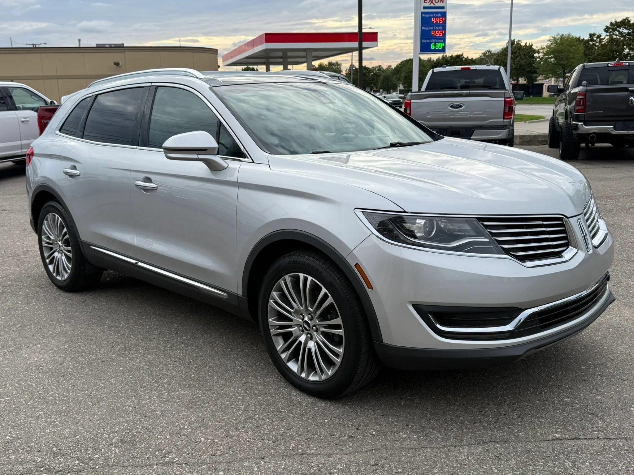 Used 2018 Lincoln MKX Reserve w/ Lincoln MKX Climate Package AWD/4WD image 3