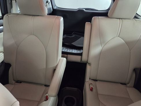 Used 2022 Toyota Highlander Limited image 24