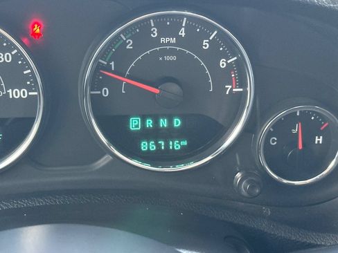 Used 2017 Jeep Wrangler Unlimited Sahara w/ Connectivity Group AWD/4WD image 26