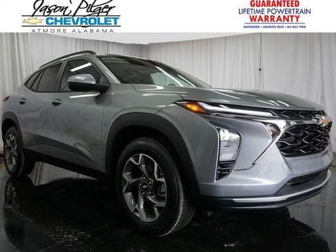 New 2026 Chevrolet Trax LT FWD image 1
