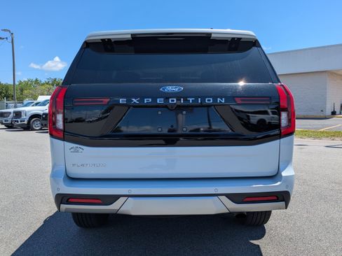 Used 2025 Ford Expedition Platinum AWD/4WD image 5