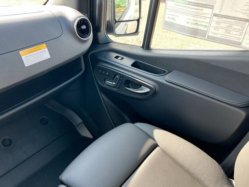 New 2025 Mercedes-Benz Sprinter 2500 image 10