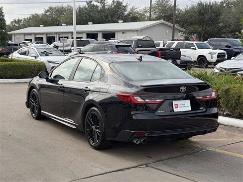 Certified 2025 Toyota Camry SE image 5