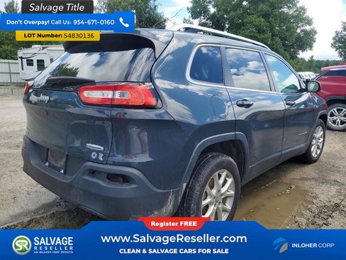 Used 2018 Jeep Cherokee Latitude Plus w/ Cold Weather Group FWD image 4