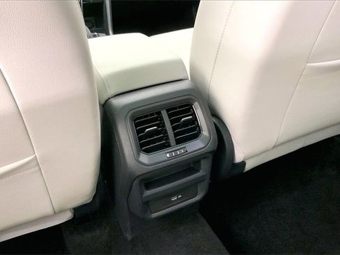 Used 2025 Volkswagen Taos SE image 34