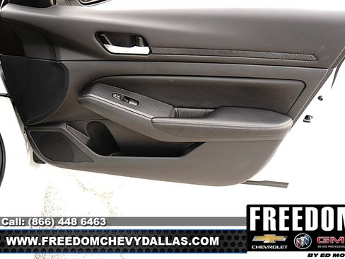 Used 2025 Nissan Altima 2.5 SV FWD image 34