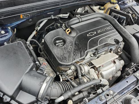 Used 2017 Chevrolet Malibu LT image 30