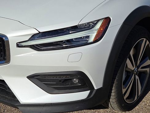 New 2026 Volvo V60 B5 Cross Country Plus w/ Protection Package Premier image 9