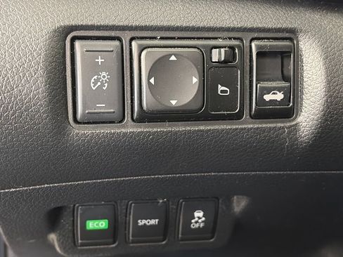 Used 2016 Nissan Sentra SR w/ Driver's Assist Package FWD image 24