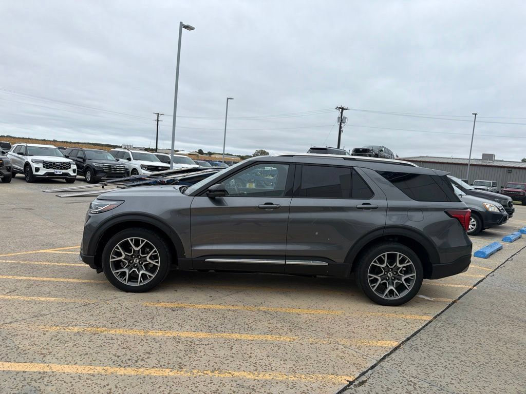 Used 2025 Ford Explorer Platinum w/ Ultimate Package AWD/4WD image 4