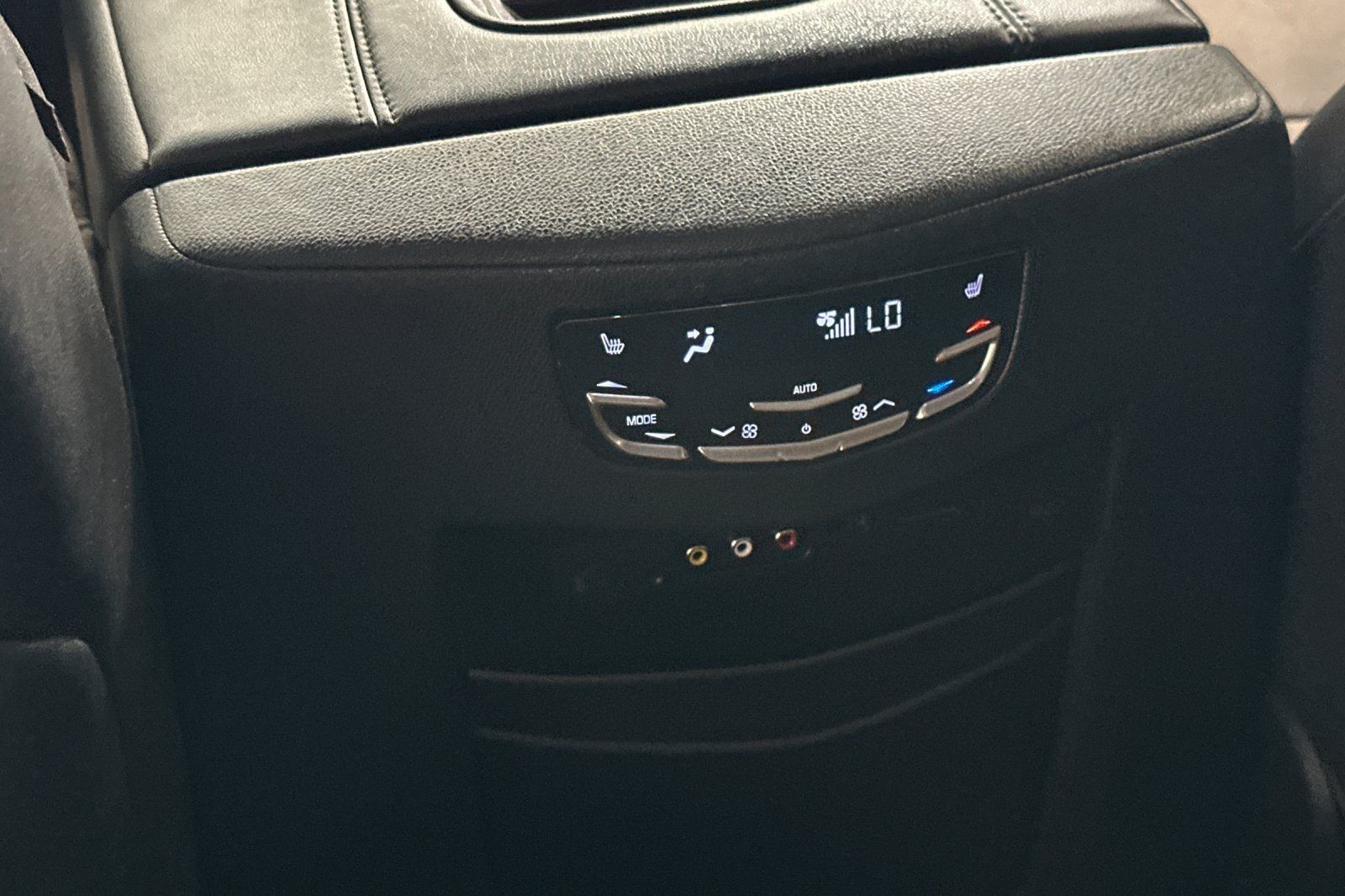 Used 2016 Cadillac Escalade Premium RWD image 14