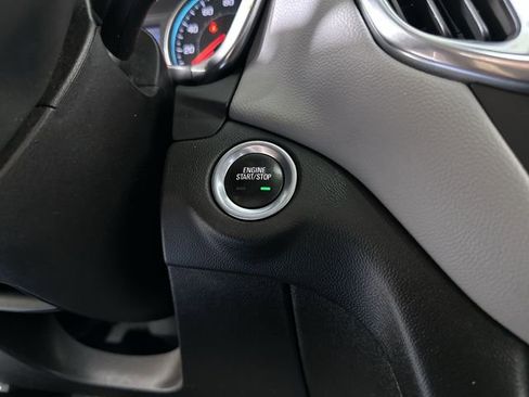 Used 2022 Chevrolet Equinox LT FWD image 17