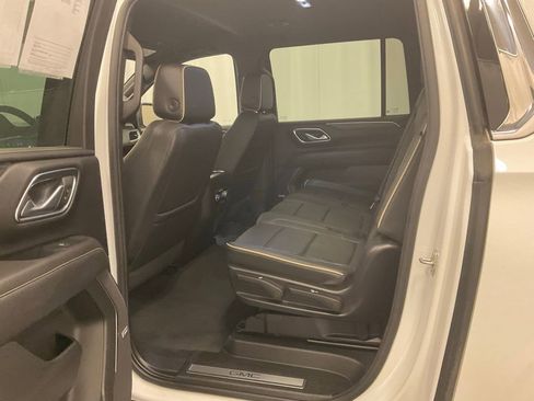 Used 2024 GMC Yukon XL SLT image 34