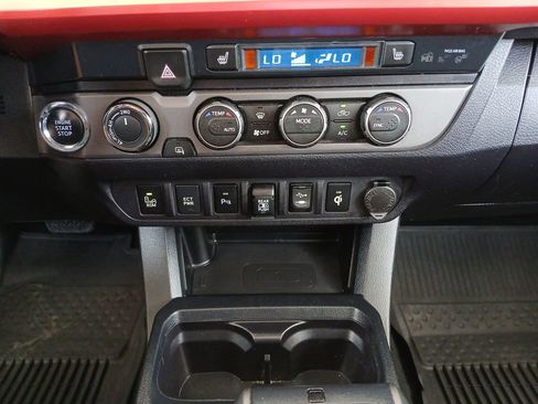 Used 2019 Toyota Tacoma TRD Off-Road image 36