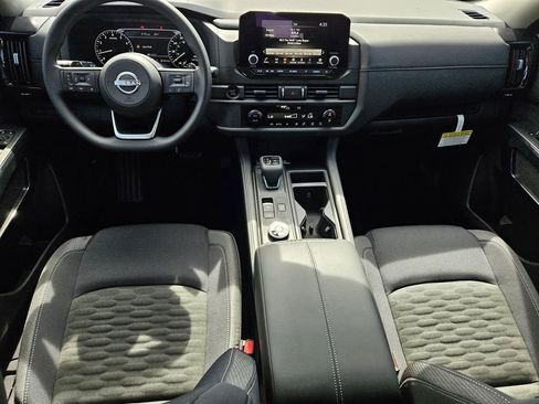 New 2025 Nissan Pathfinder S image 11