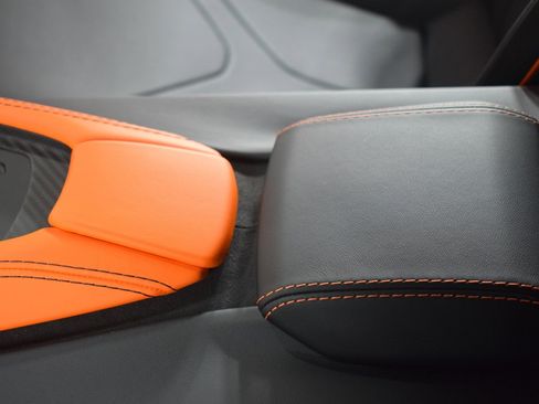 Used 2025 Lamborghini Revuelto image 33