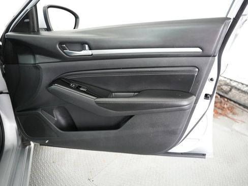 Used 2021 Nissan Altima 2.5 SV FWD image 46