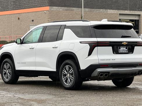 Used 2024 Chevrolet Traverse LT image 6