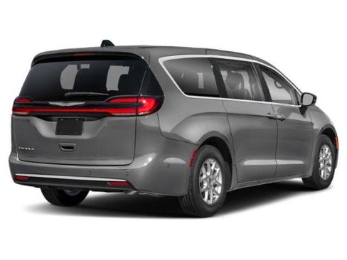 Used 2025 Chrysler Pacifica Select image 2