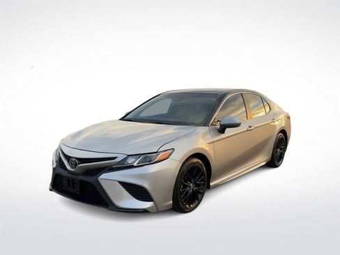 Used 2019 Toyota Camry SE image 4
