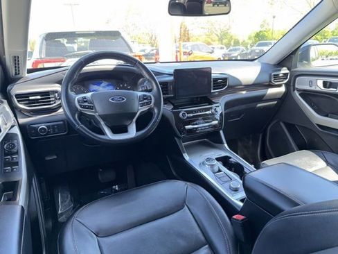 Used 2021 Ford Explorer Limited w/ Equipment Group 301A AWD/4WD image 7
