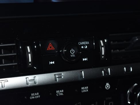 New 2026 Nissan Pathfinder SL AWD/4WD image 10