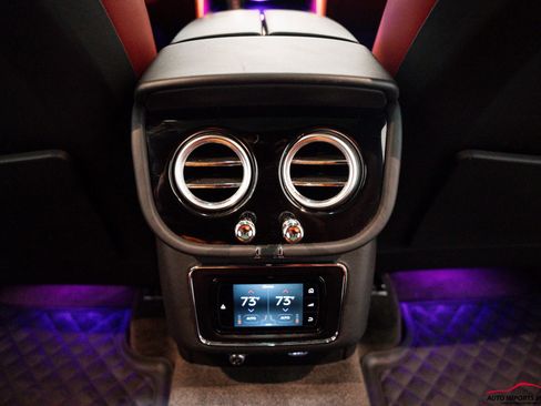 Used 2018 Bentley Bentayga image 60