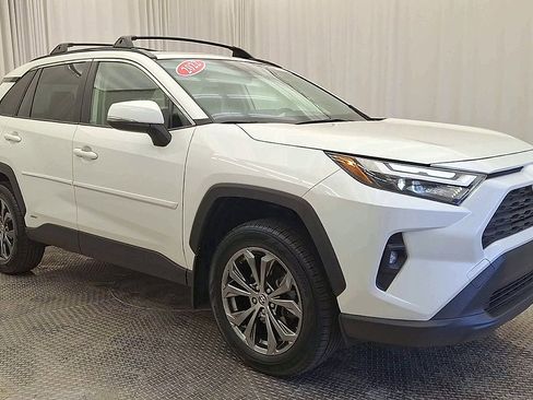 Certified 2022 Toyota RAV4 XLE Premium image 5