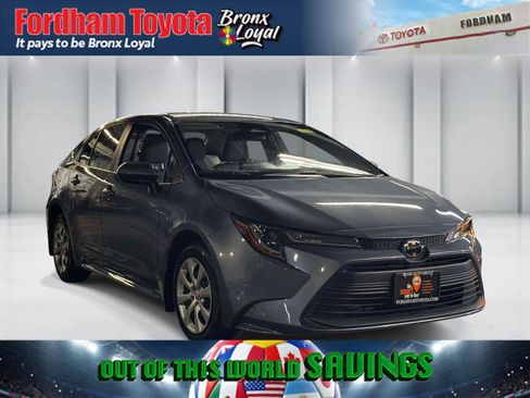 Used 2025 Toyota Corolla LE FWD image 1