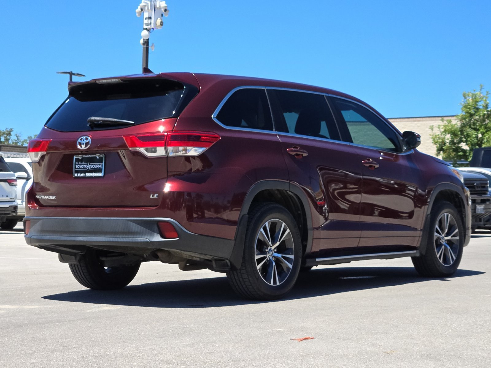 Used 2018 Toyota Highlander Plus FWD image 5