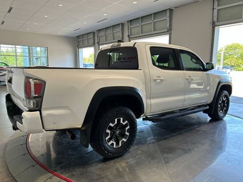 Used 2020 Toyota Tacoma TRD Off-Road w/ Technology Package AWD/4WD image 7