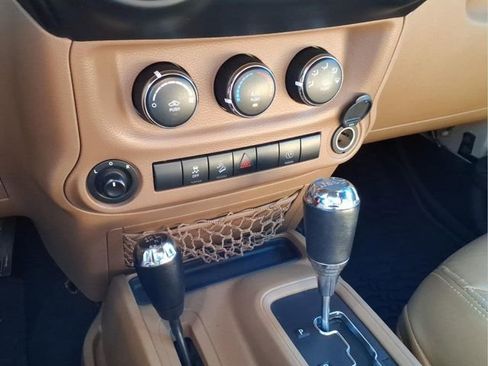 Used 2016 Jeep Wrangler Unlimited Sahara image 21