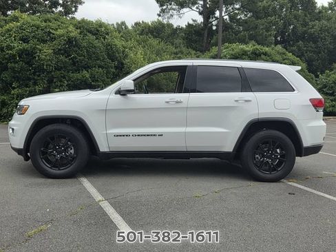 Used 2022 Jeep Grand Cherokee Laredo E RWD image 2